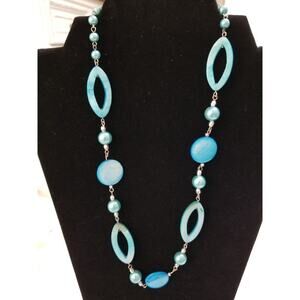 Eighteen inch blue beaded necklace with a three inch extension b84